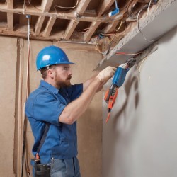 sekání šlicu v ytongu (do šíře 30mm, do hl.30mm)